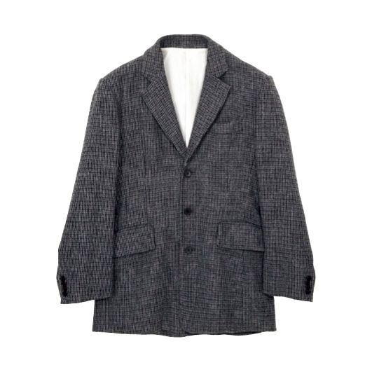 色もカタチもクラシックなムードを備えたデザインに夢中。どんな服も今っぽく受け止めてくれるので大活躍しそう。￥35,200 （メゾンスペシャル／メゾンスペシャル 青山店）