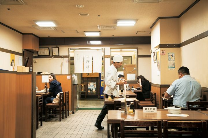 一芳亭 船場店の店内