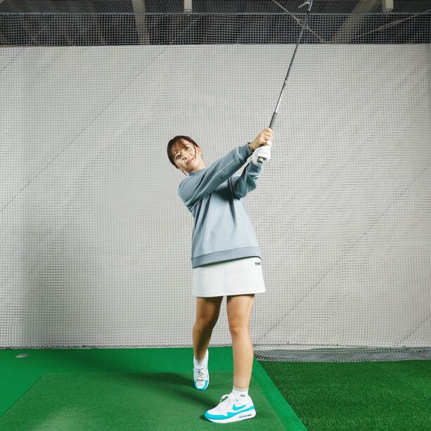 ショートアイアンは“振り過ぎない”のが正解！