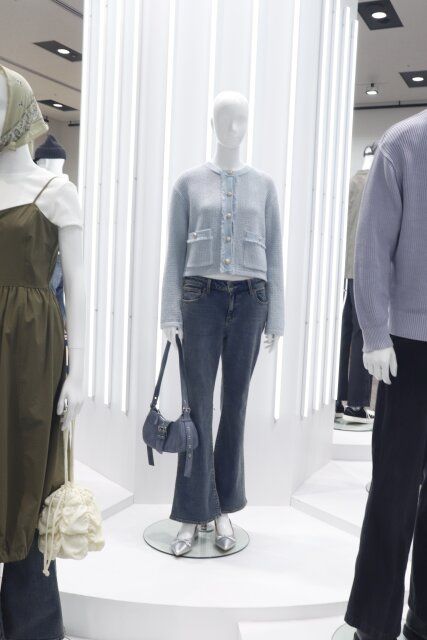 GUのスリムフレアジーンズ6