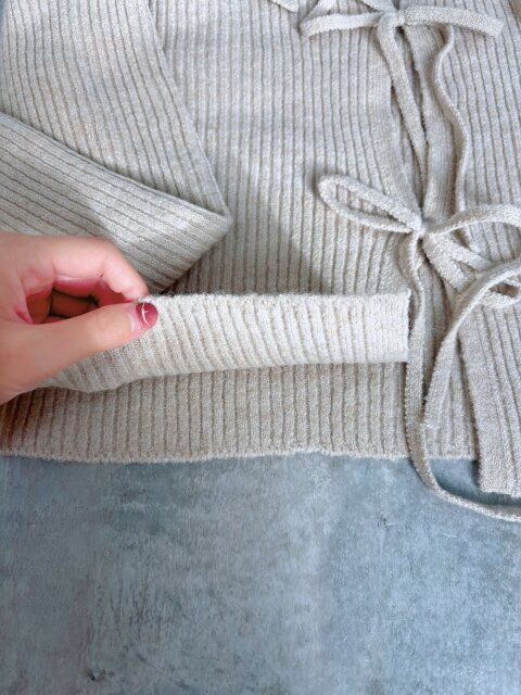 GU フロントリボンカーディガンQ 生地をめくる