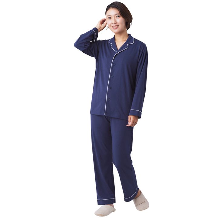 ライター着用はネイビーのSサイズ