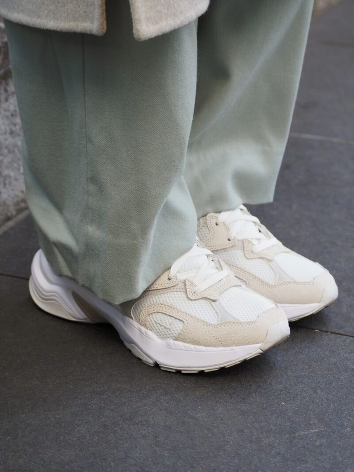 「ナイキ」のスニーカー