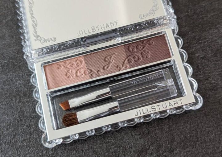 GLOW美容担当のベスコス ジルスチュアート ブルームニュアンス ブロウパレット