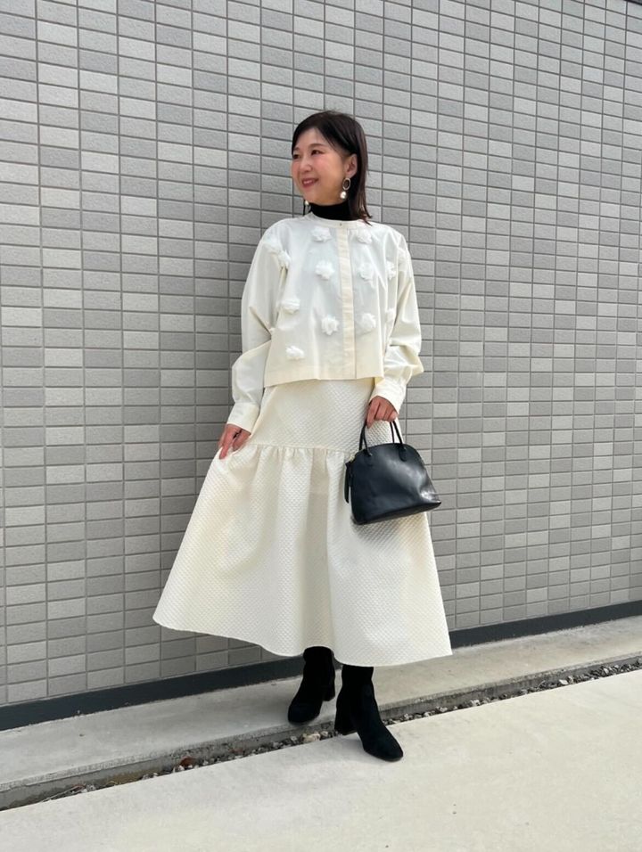 STORY認定パーソナルスタイリストの白スカートコーデ