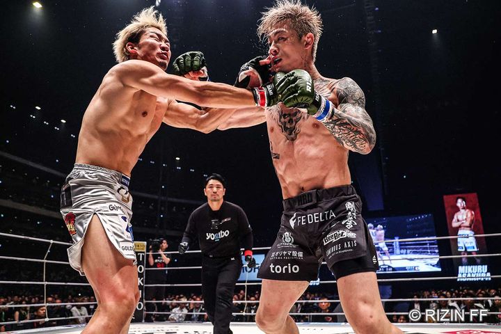 「超RIZIN.3」での平本蓮と朝倉未来（C）RIZIN FF