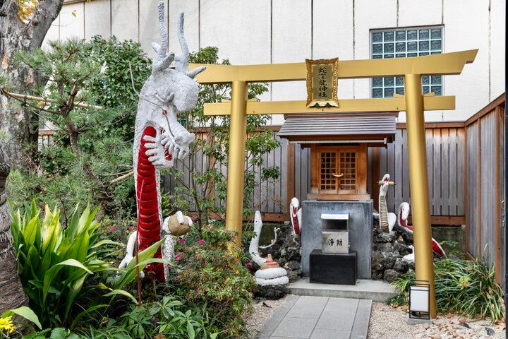 白蛇さまに巳年の開運祈願♪ 御朱印やお守りなどを目当てに日本三大白蛇神社のひとつ品川「蛇窪神社」へ