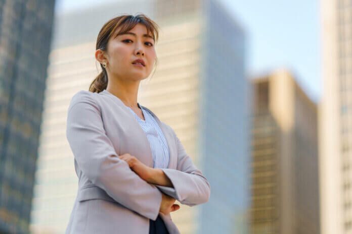 一緒にいて嫌な気持ちになる… 人を見下す人の特徴3選！