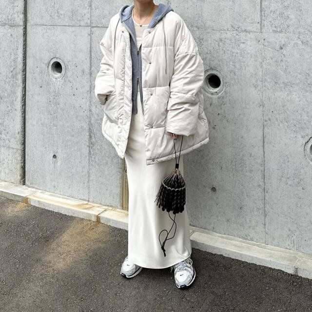 お正月大人レディーススニーカーワントーンで垢抜けコーデ