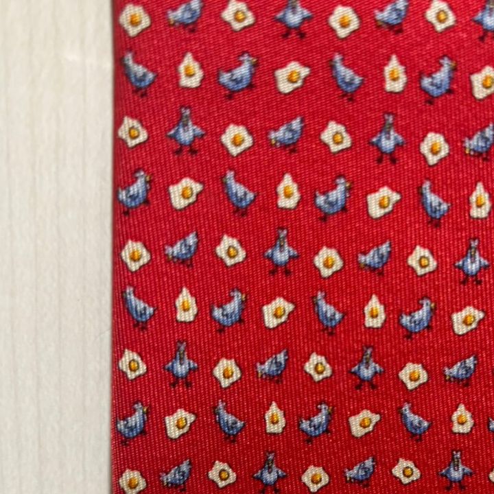 フェラガモの十二支の酉柄ネクタイ