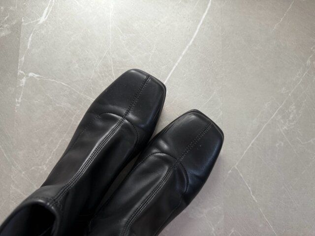 GU ウルトラストレッチローヒールブーツ+E BLACK 上から見た感じ