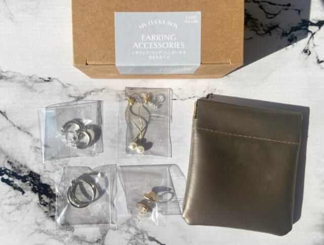MY LUCKY BOX EARRING ACCESSORIES（イヤリング/リング/ミニポーチを含む5点り） 中身