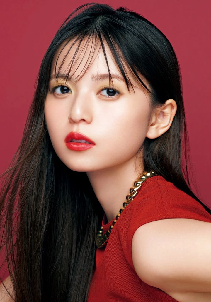 齋藤飛鳥さんが赤リップでドレスアップ。メイクのポイントを中野明海さんが解説