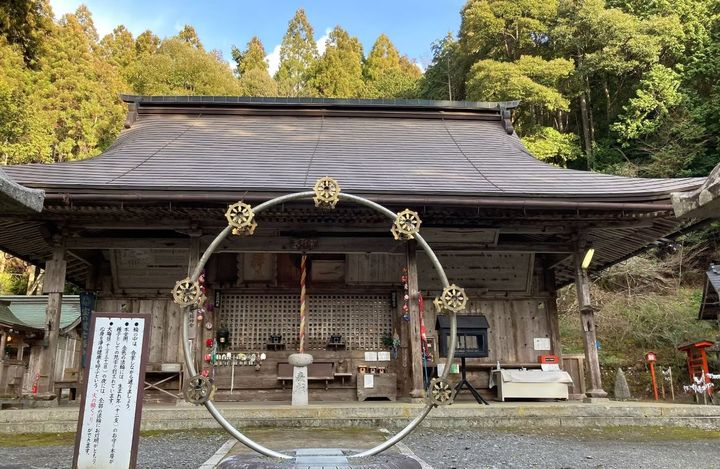 1200年以上の歴史を誇る京都帝釋天。参道は徒歩15分、700mほどの上り坂となっている。