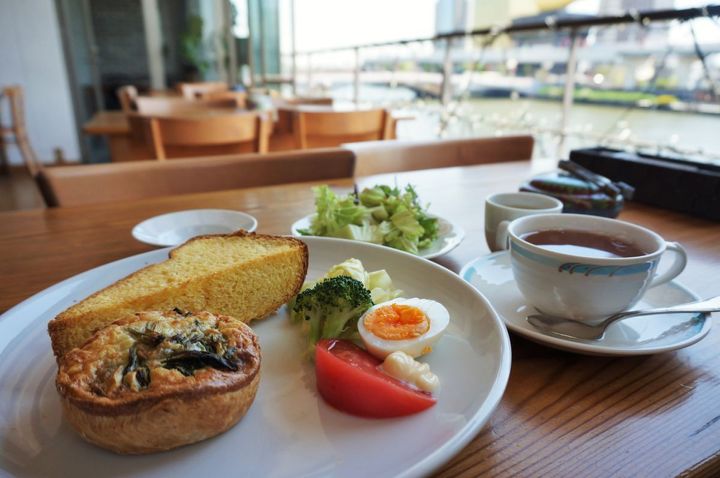 「本日のキッシュ（ほうれん草とベーコン）」1250円 ※平日限定