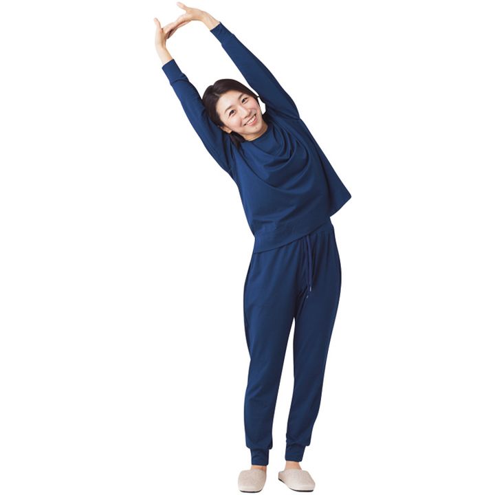 ライター着用はネイビーのレディースMサイズ