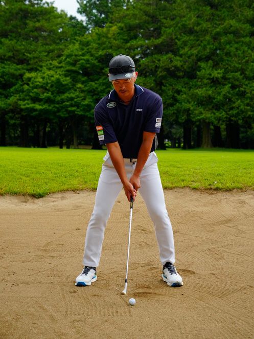 バンカーショットのコツを発見！ “頭1つ分”重心を下げよう