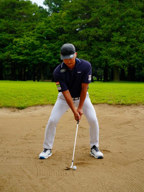 バンカーショットのコツを発見！ “頭1つ分”重心を下げよう