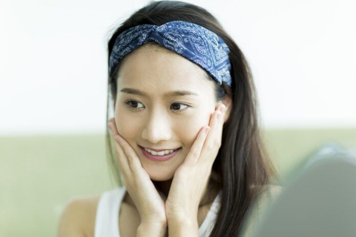 徹底保湿と保温がカギ! 40代のための効果的な冬スキンケア4つ