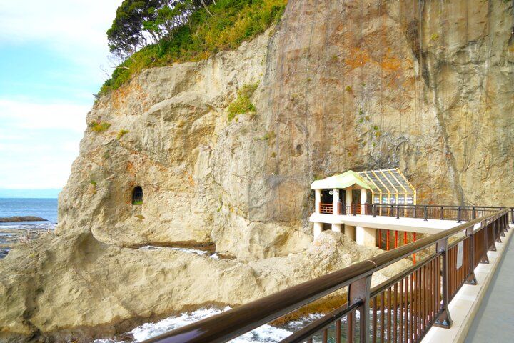江の島で巳年ゆかりの弁財天様に開運祈願♪陽光きらめく初詣とカフェでほっこり過ごす新春