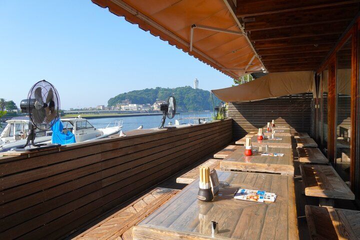 江の島で巳年ゆかりの弁財天様に開運祈願♪陽光きらめく初詣とカフェでほっこり過ごす新春