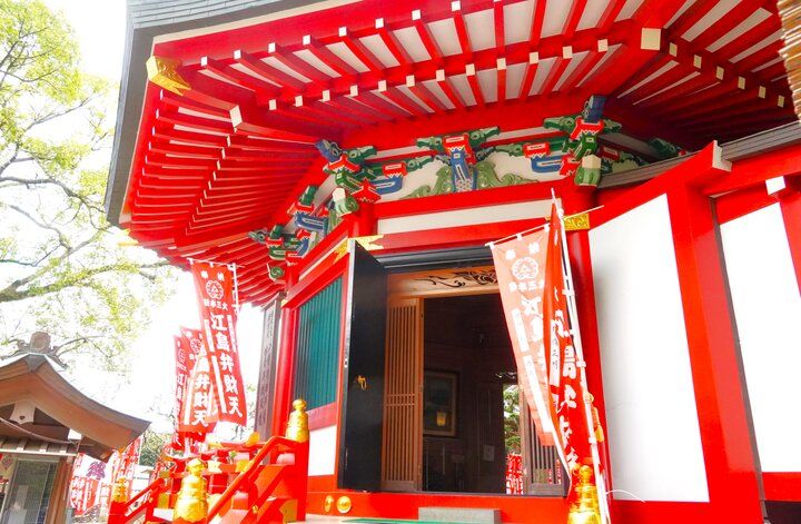 江の島で巳年ゆかりの弁財天様に開運祈願♪陽光きらめく初詣とカフェでほっこり過ごす新春