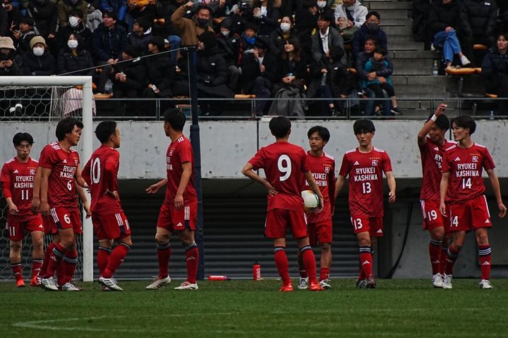 勝って泣いたキャプテンDF佐藤夢真「引退するなら、きょうだ」と臨んだ流経大柏高の大一番