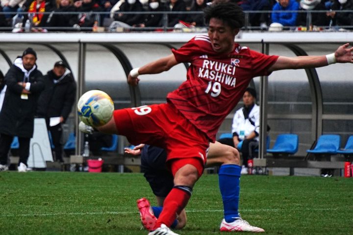 勝って泣いたキャプテンDF佐藤夢真「引退するなら、きょうだ」と臨んだ流経大柏高の大一番