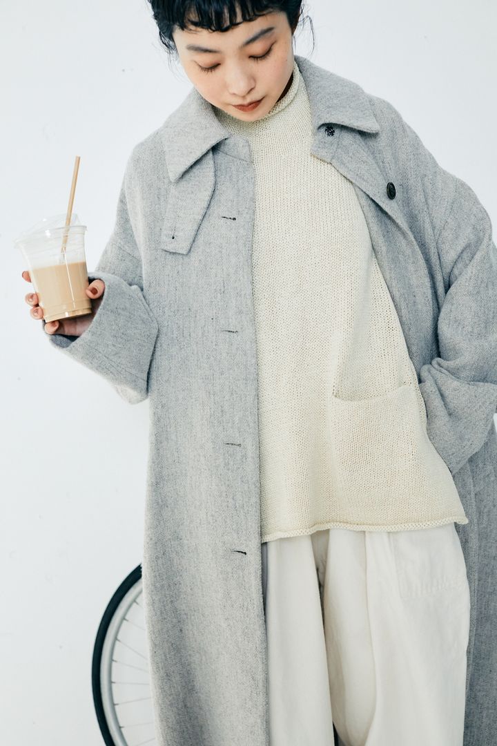 冬こそ軽やかに！白とグレーの淡いモノトーンスタイル【FUDGE FRIEND おしゃれさんの毎日コーディネート vol.487｜田中真里奈】