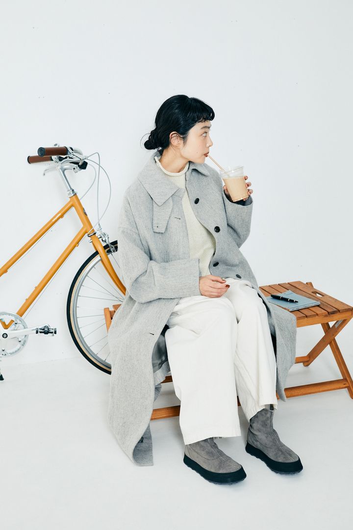 冬こそ軽やかに！白とグレーの淡いモノトーンスタイル【FUDGE FRIEND おしゃれさんの毎日コーディネート vol.487｜田中真里奈】
