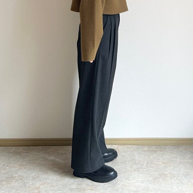 GU ヘリンボーンタックワイドパンツ 着用 側面