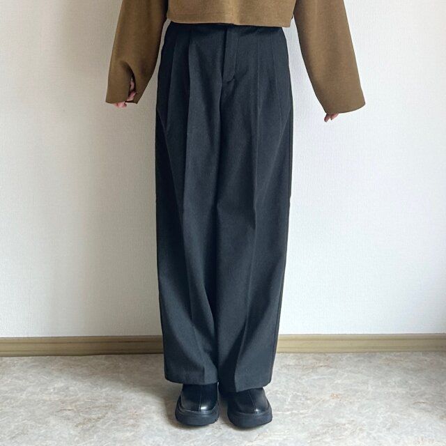 GU ヘリンボーンタックワイドパンツ 着用 正面