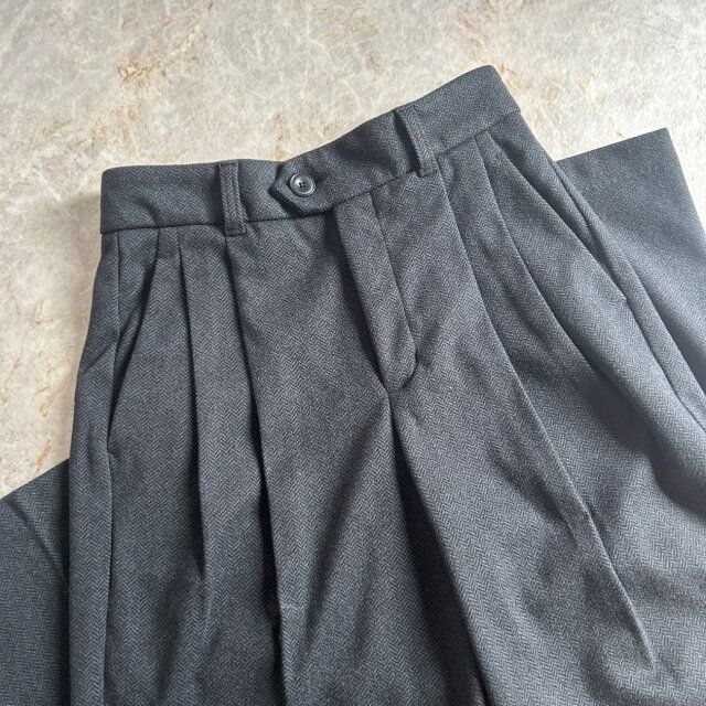 GU ヘリンボーンタックワイドパンツ DARK GRAY