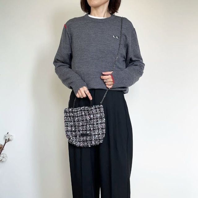 メリノクルーネックセーターを着たコーデ