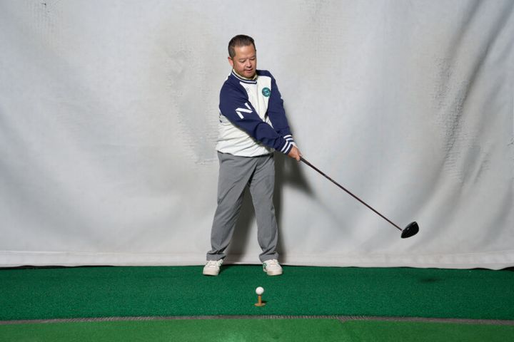 クラブの“真芯”でミートする方法！「胸の真ん中」を意識するのが重要