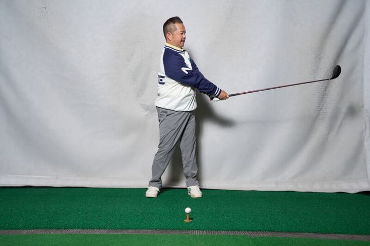 クラブの“真芯”でミートする方法！「胸の真ん中」を意識するのが重要