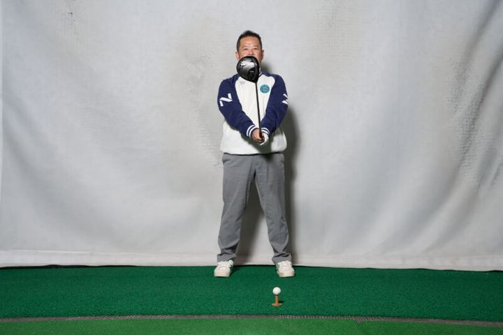 クラブの“真芯”でミートする方法！「胸の真ん中」を意識するのが重要