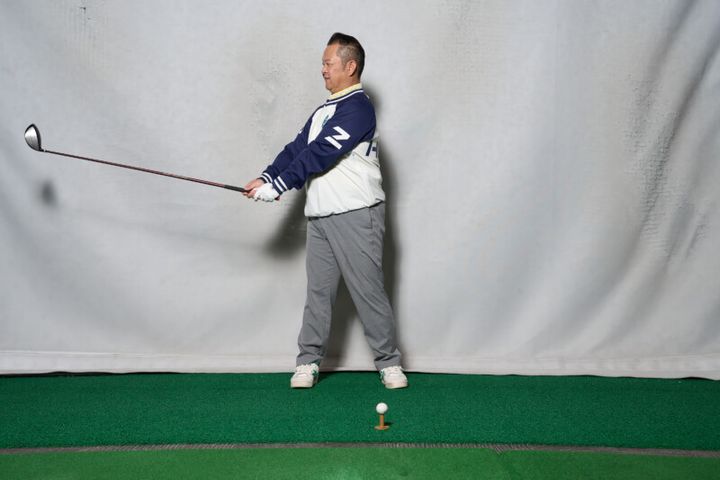 クラブの“真芯”でミートする方法！「胸の真ん中」を意識するのが重要