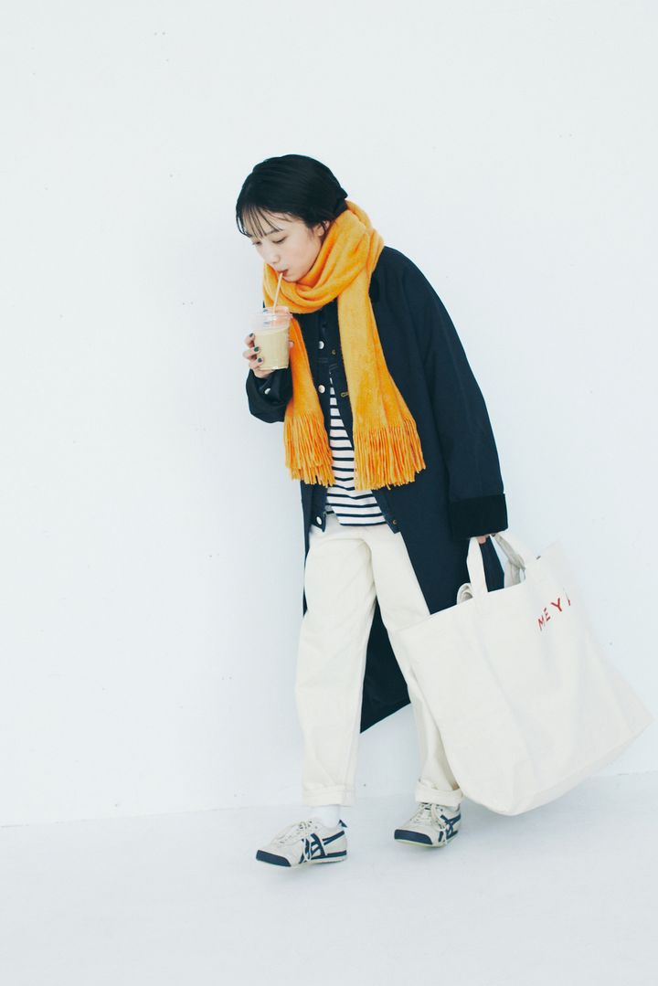 コートにデニムジャケットをINすると装いがグッと締まる！【FUDGE FRIEND おしゃれさんの毎日コーディネート vol.488｜大島花菜】