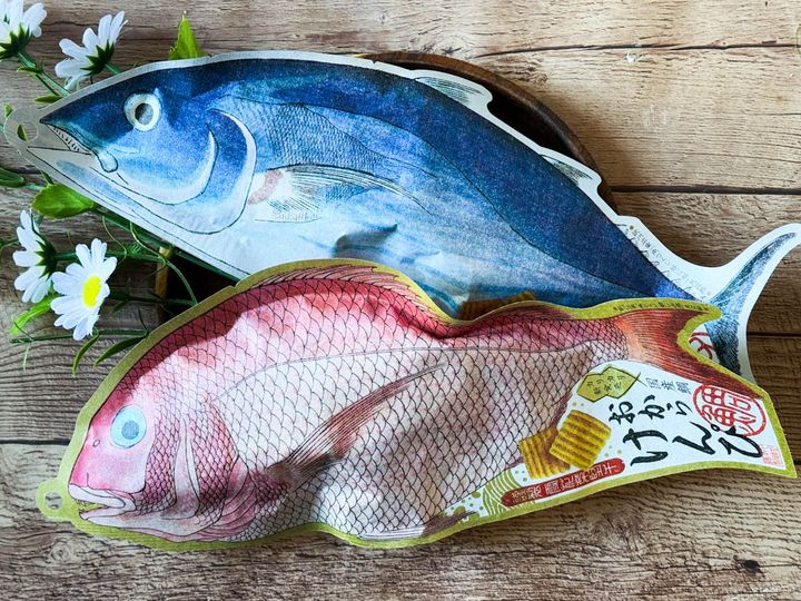 テーブルに並んだ2種類の「おからけんぴ」