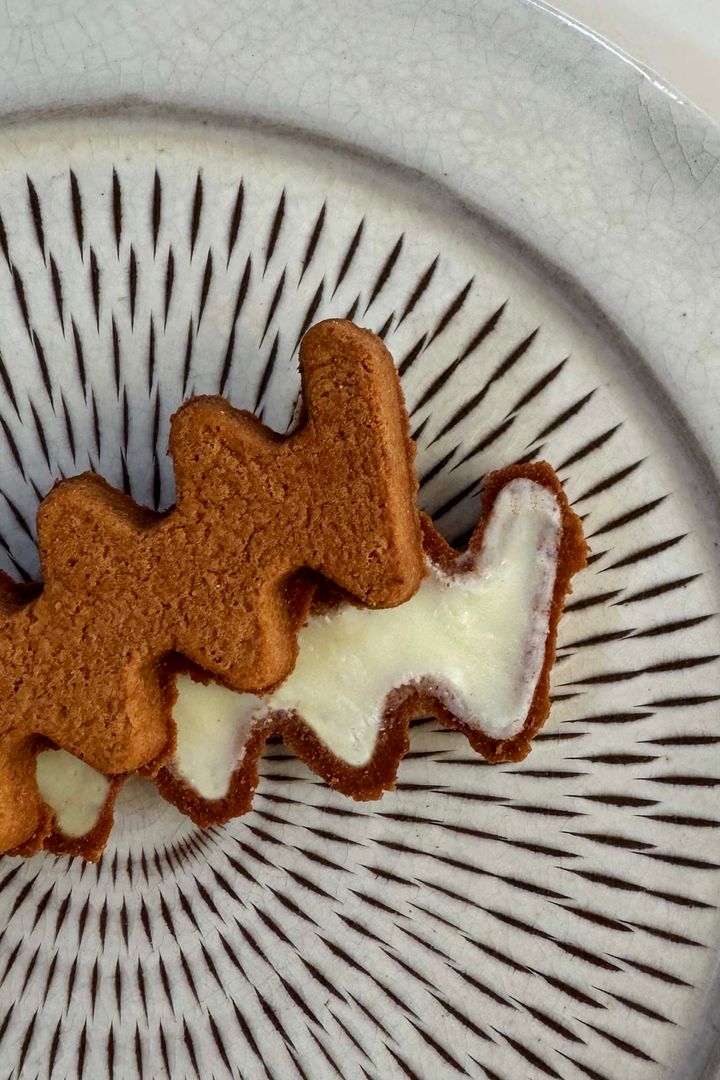 常温保存ができるお取り寄せスイーツ◎ 生食感のチーズサンドクッキー缶【ささやかですてきなもの 大谷有紀 vol.218】