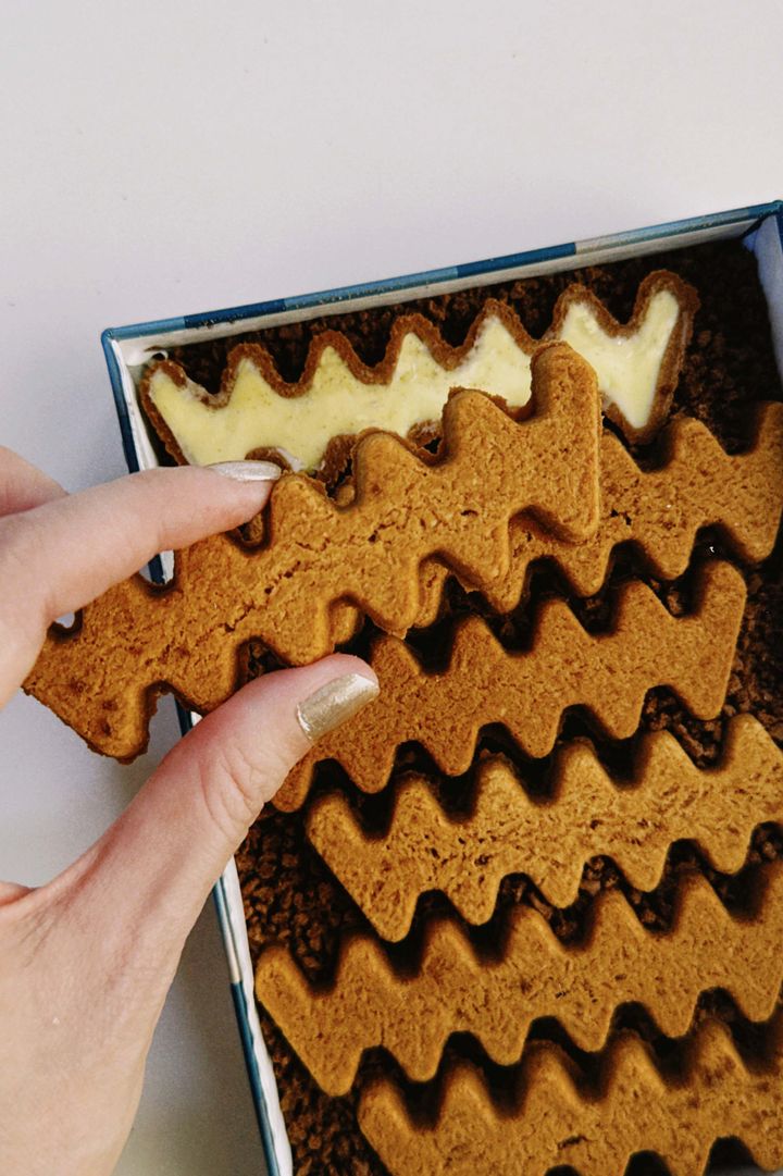 常温保存ができるお取り寄せスイーツ◎ 生食感のチーズサンドクッキー缶【ささやかですてきなもの 大谷有紀 vol.218】