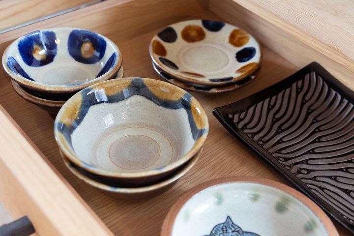 やちむん（沖縄の焼き物）も近くのセレクトショップで購入可