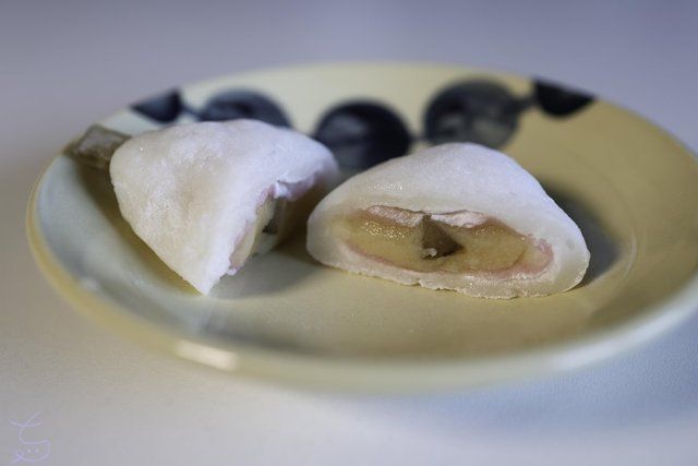 厚めの羽二重餅がふわふわ柔らかい