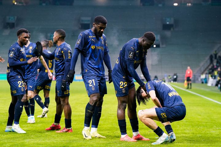 24歳の日本代表FW、2025年初ゴールもお祝い中にあわや負傷…危なかった