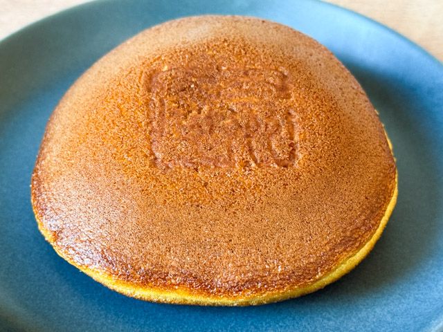 お皿に盛られた「北海道産大納言どらやき」