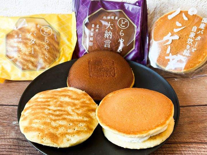テーブルに並んだシャトレーゼのどら焼き3種