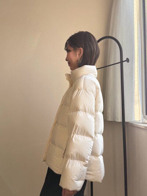 パウダーソフトダウンジャケット ホワイト XSサイズ着用 横から見た感じ
