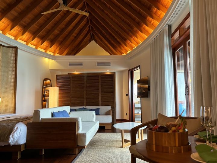 客室「サンセット・オーバーウォーター・スイート」119㎡