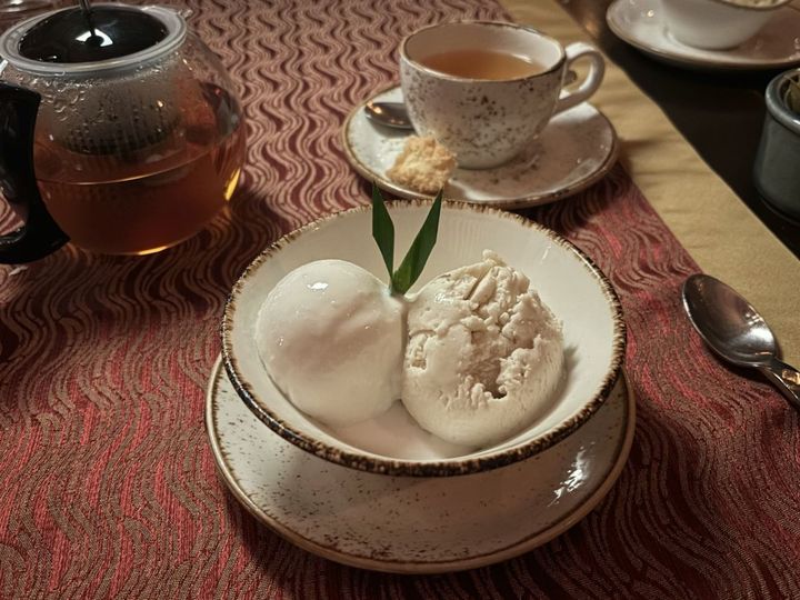 「I Tim（ホームメイドアイスクリーム） ココナッツ、タロ」＄9（1スクープ）、＄15（2スクープ）